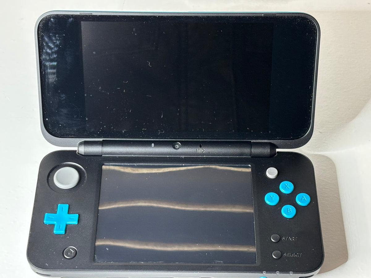 New Nintendo 2DS XL Black + Turquoise w/ Aftermarket Charger (Nintendo 3DS)