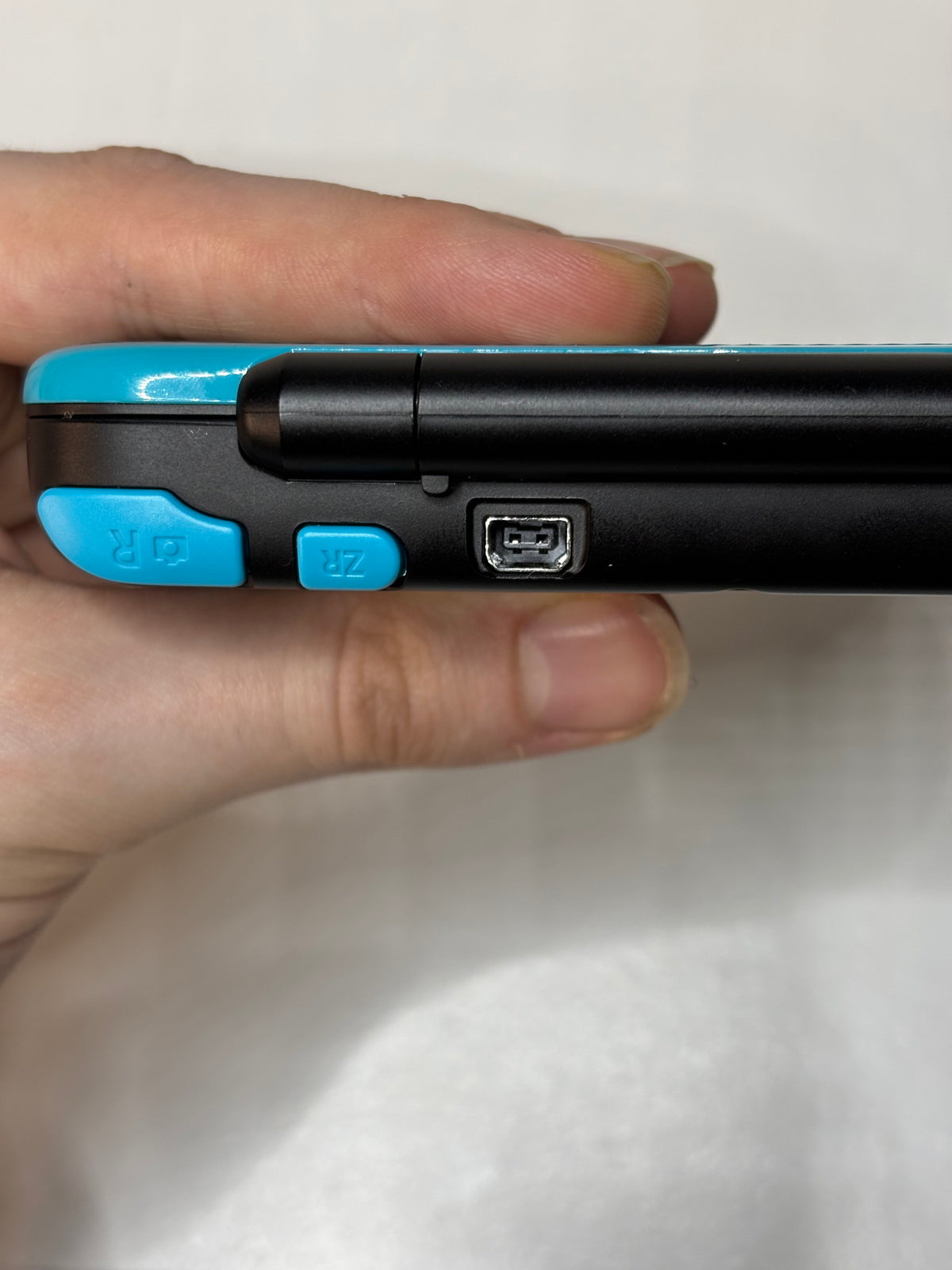 New Nintendo 2DS XL Black + Turquoise w/ Aftermarket Charger (Nintendo 3DS)