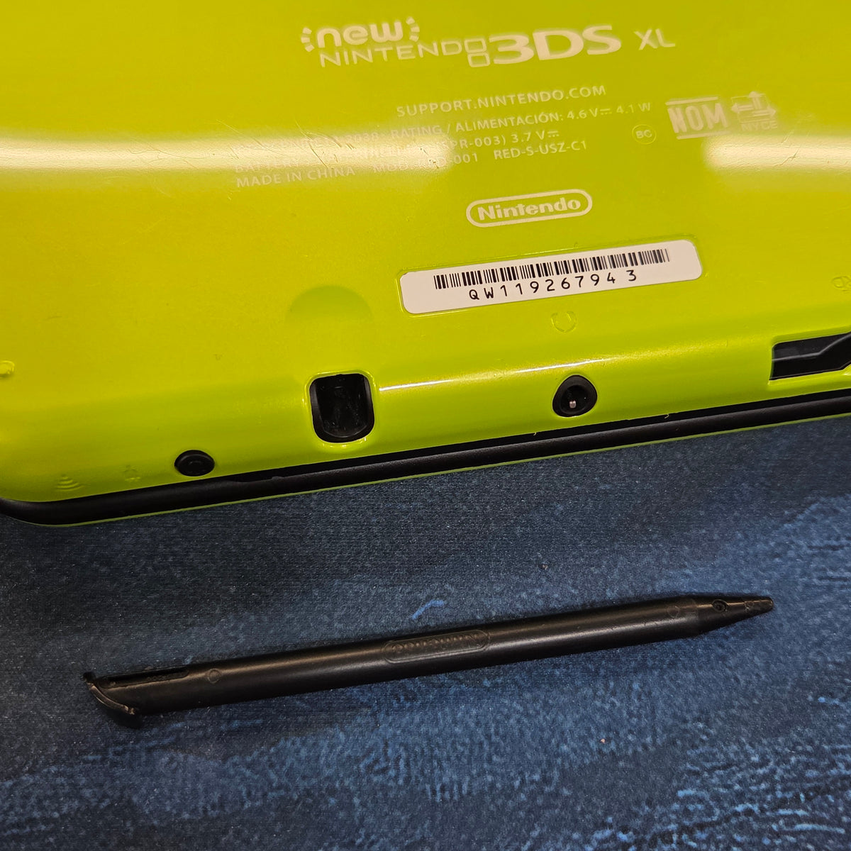 "New" Nintendo 3DS XL - Lime Green w/charger